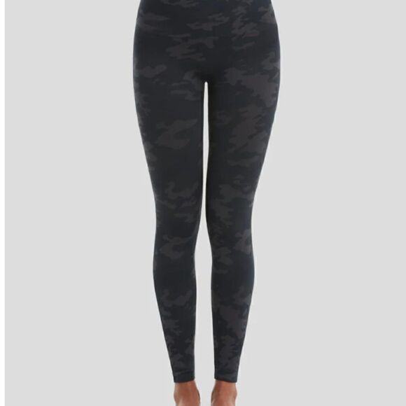Spanx EcoCare Seamless Leggings Black Camo Size Large - Picture 7 of 10